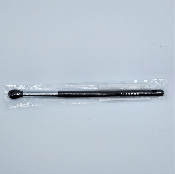 Morphe M330 Blending Crease Eyeshadow Brush - Picture 2 of 5